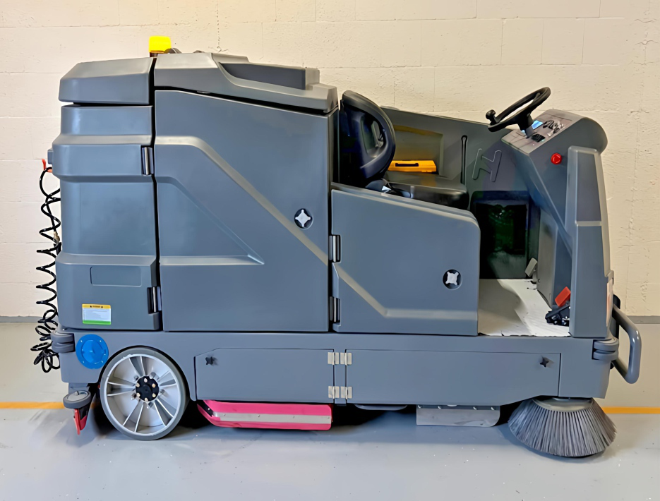 XS90 Ride-On Floor Sweeper